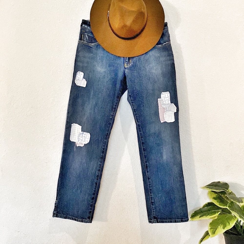 💙💕Armani Jeans distressed look with patches 💙💕size 28